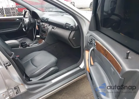 2002 Mercedes-Benz C 320 из США, поврежденный, VIN WDBRF64J92F160601